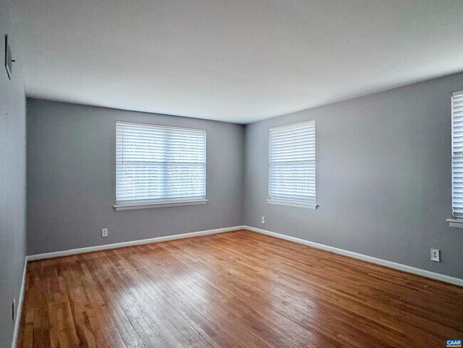 Building Photo - 2434 Arlington Blvd