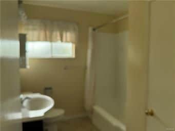 Building Photo - 525 Windsor Rd