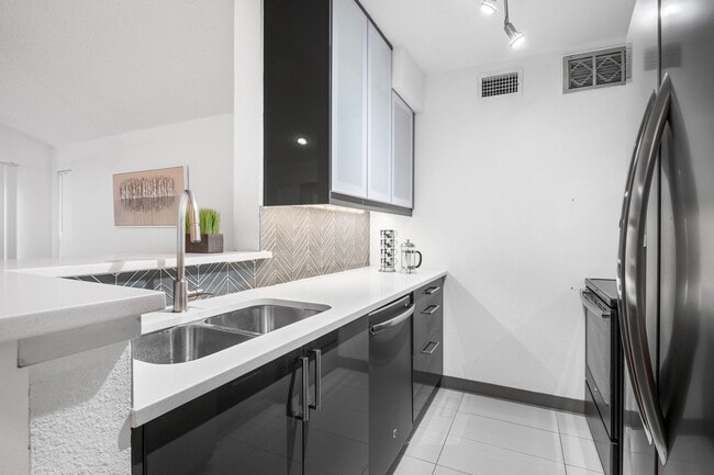 Building Photo - 1601 Faro Dr