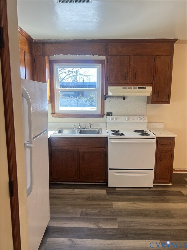 Building Photo - 3308 Woodlawn St