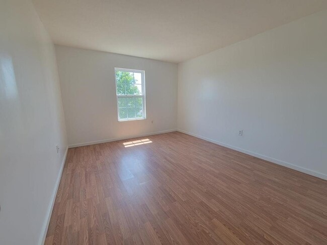 Building Photo - 101 Hemlock Ct