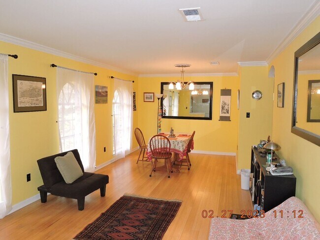 Building Photo - Great Southdowns Home on Parade Route