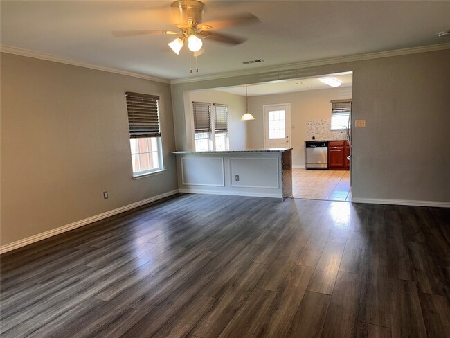 Building Photo - 5925 McKaskle Dr