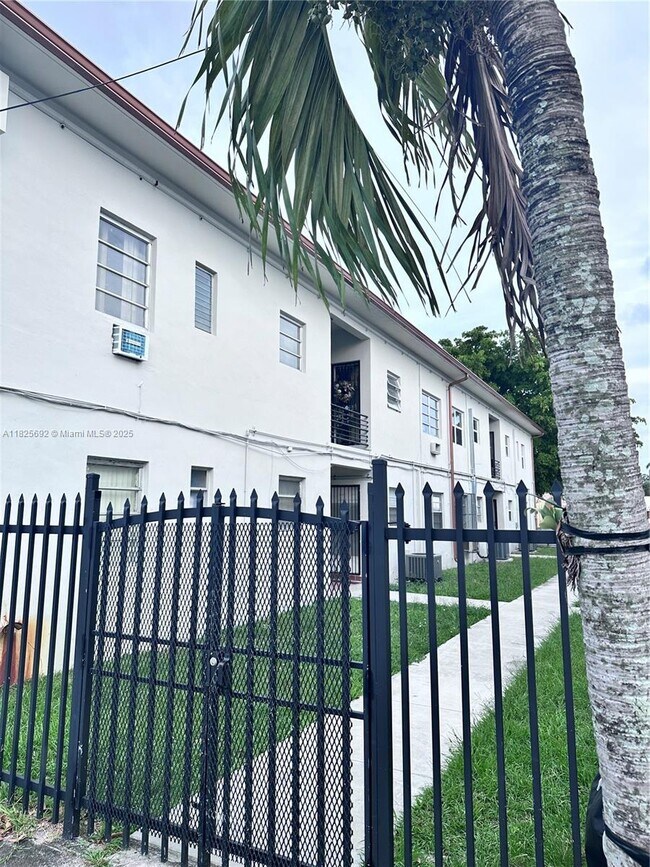 Building Photo - 3903 W Flagler St