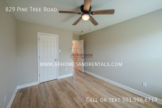 Building Photo - 829 Pine Tree Rd