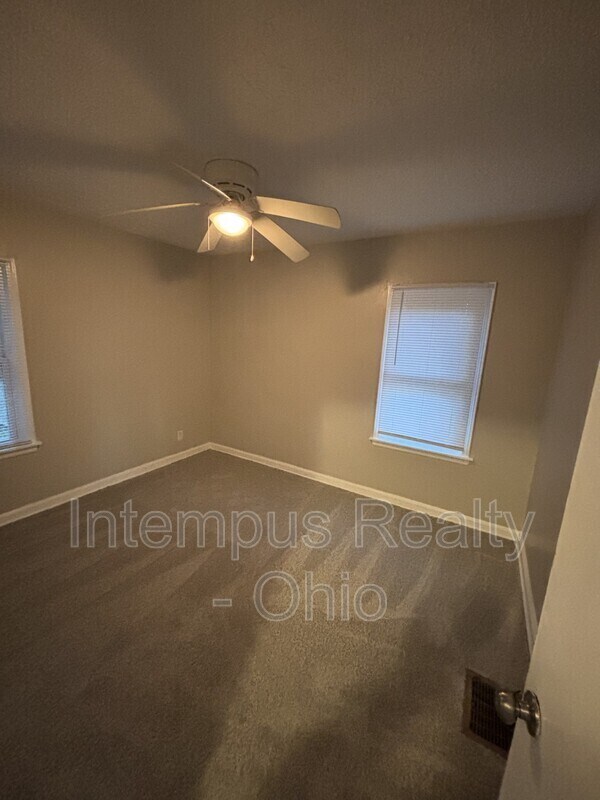 Building Photo - 692 S Wheatland Ave