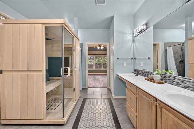 Building Photo - 516 Carismatic Ln