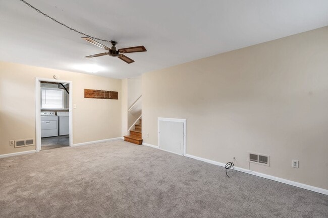Building Photo - Well Maintained 3 Bedroom 1.5 Bathroom Spl...