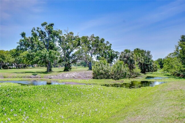 Building Photo - 200 Country Club Dr