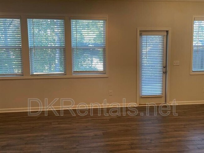 Building Photo - 1809 Parkades Path