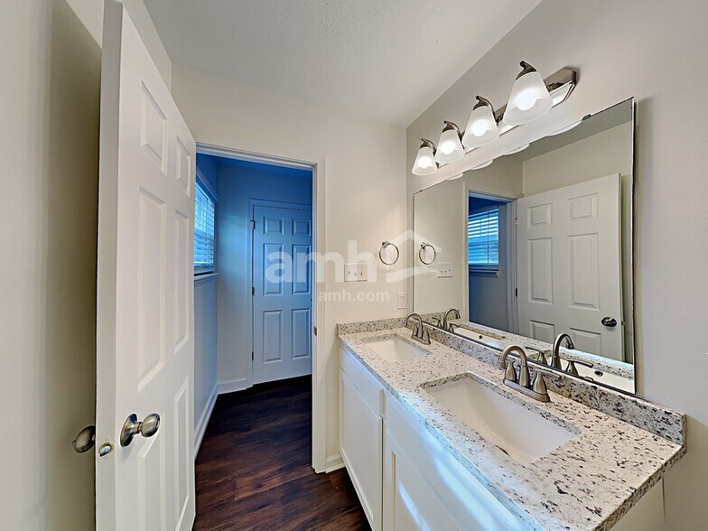 Building Photo - 12628 Brookhaven Dr