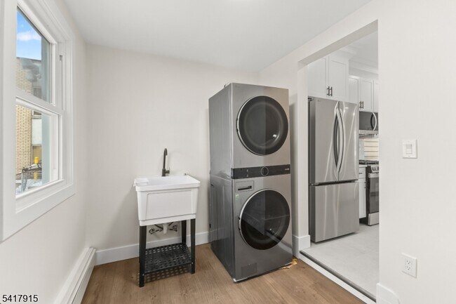 Building Photo - 633 Lafayette Ave