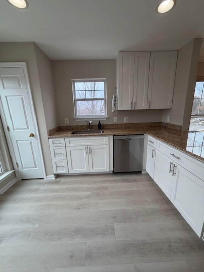 Building Photo - SPACIOUS 2 BEDROOM 2 BATH CONDO WITH LOFT IN KING FARM