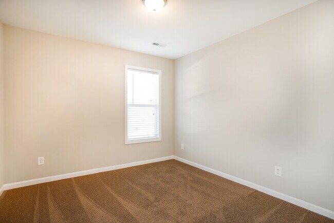 Building Photo - 229 Darecrest Ln