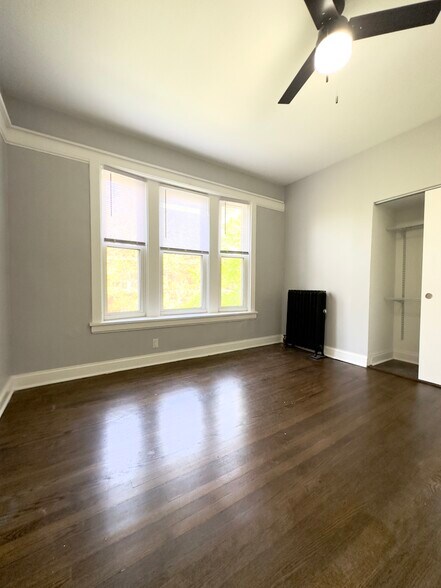Building Photo - 1251 W Rosemont Ave