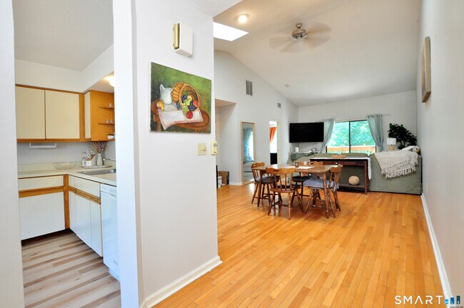 Building Photo - 30 Simsbury Landing