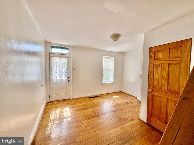 Primary Photo - 53 E Wood St