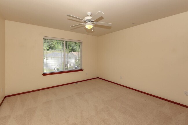 Building Photo - Spacious 4-Bedroom DuPont Home with AC