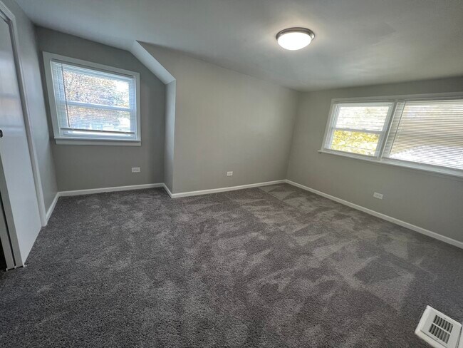 Building Photo - 1816 Kelly Ave