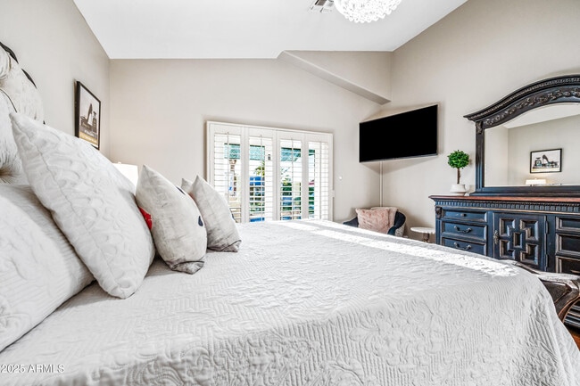 Building Photo - 1817 E Willow Tree Ct