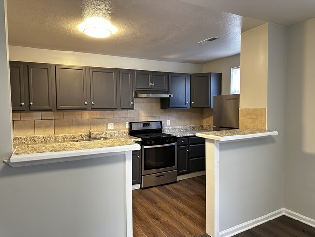 Building Photo - SE Duplex