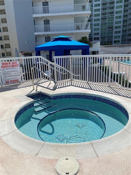 Building Photo - 5401 Collins Ave
