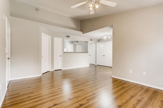 Building Photo - 2nd Floor Condo In Move-in Condition / Gated Southwest Community