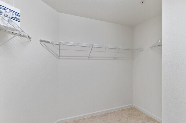 Building Photo - 6637 Alden Woods Cir