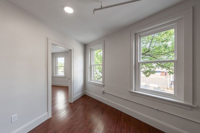 Building Photo - Coming Soon: 2BR Apartment – ETA 10/1/25