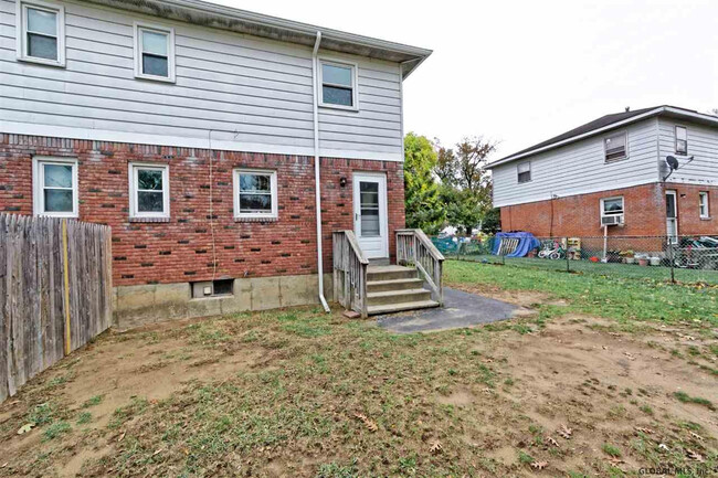 Building Photo - 238 Old Niskayuna Rd