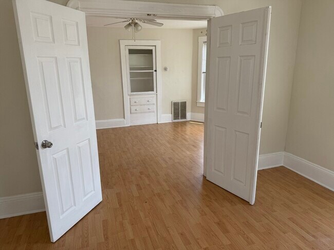 Building Photo - 287 3rd St
