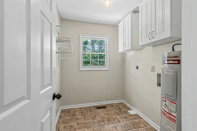 Building Photo - 124 Carolina Cir