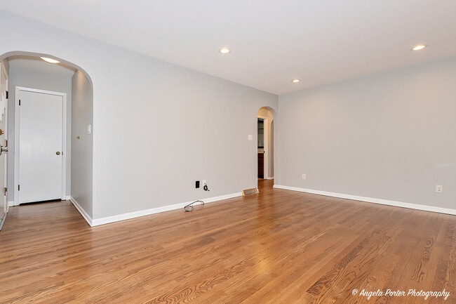 Building Photo - 40 Pine Tree Row