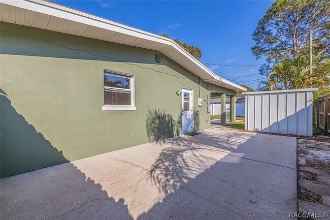 Building Photo - 2701 56th Ln N