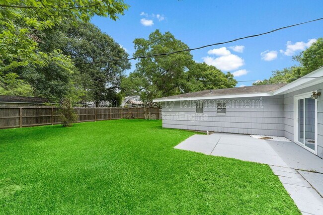 Building Photo - 5522 Ariel St