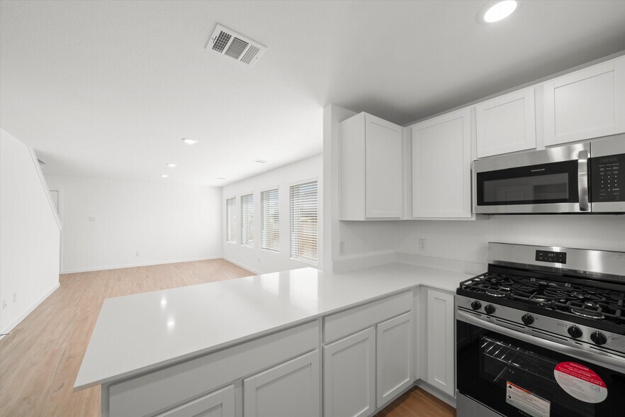 Building Photo - 3167 Savannah Rose Dr
