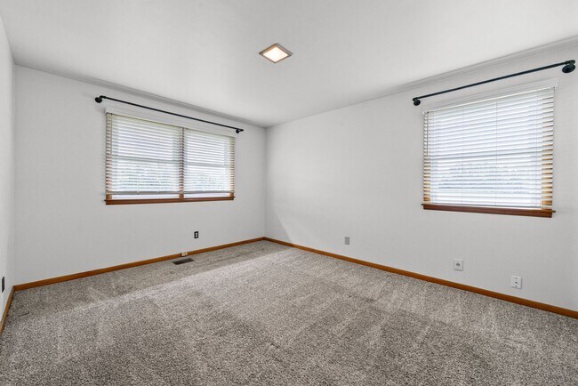 Building Photo - Pet Friendly Two Bedroom!