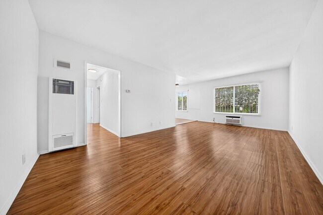 Interior Photo - 334 S. Hobart Blvd
