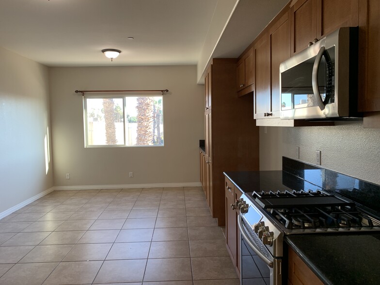 Large dining area - 17168 Newhope St