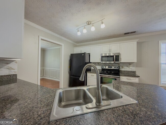 Building Photo - 593 Red Tip Ln
