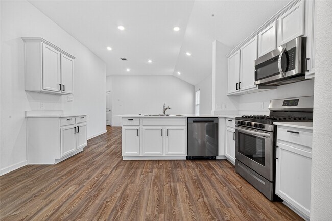 Building Photo - 5415 Tourmaline Wy