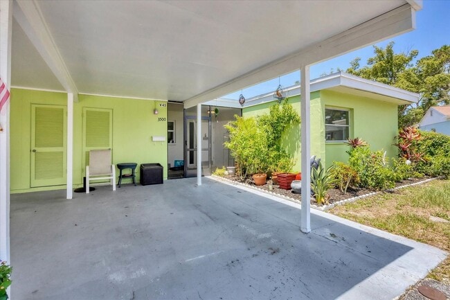 Building Photo - BENEVA & CLARK RD / VILLA