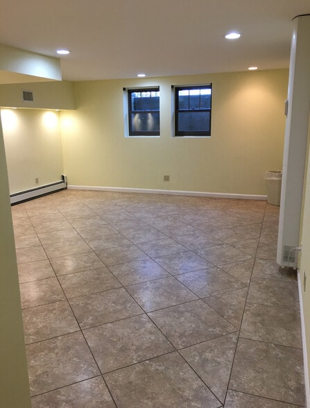 … living room … - 472 Yaphank Middle Island Rd