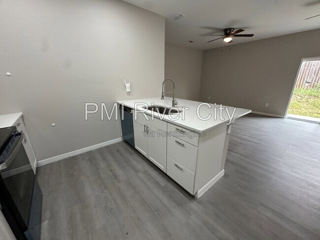 Building Photo - 6715 Bakersfield Dr