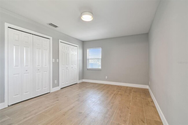 Building Photo - 3913 Fontainebleau Dr