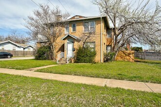 Building Photo - Charming 2-Bed, 1-Bath Upstairs Duplex Near the Paseo District * * * $350 MOVE-IN SPECIAL * * *