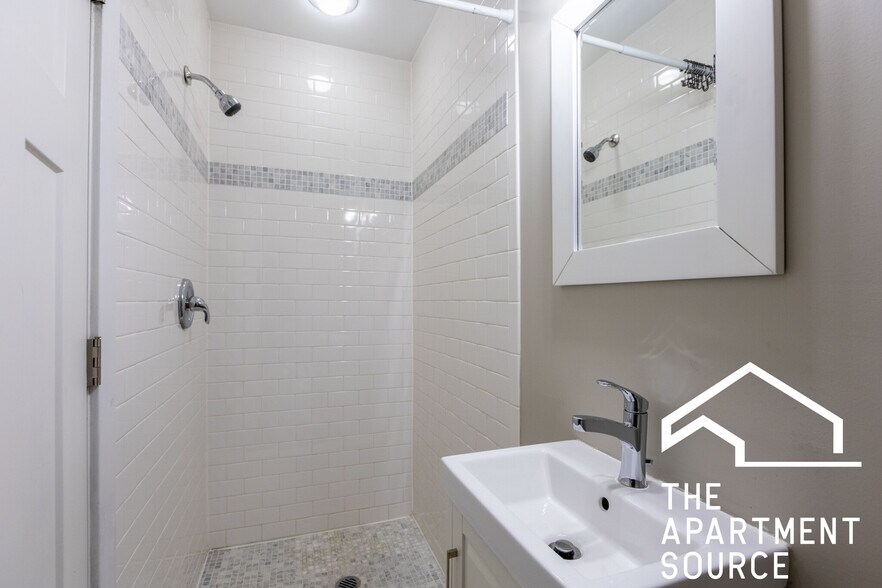 Building Photo - 2449 N Ashland Ave