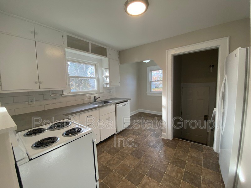 Building Photo - 1102 N Emerson Ave