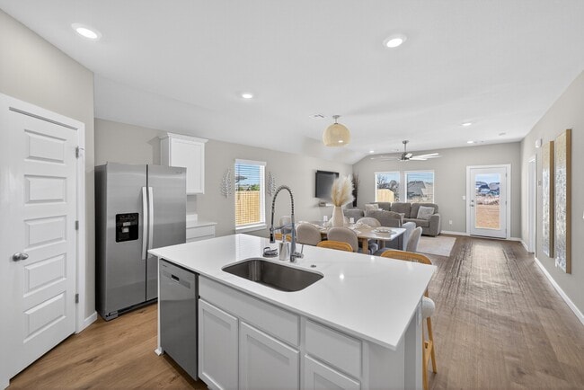 Building Photo - 405 S 85th St