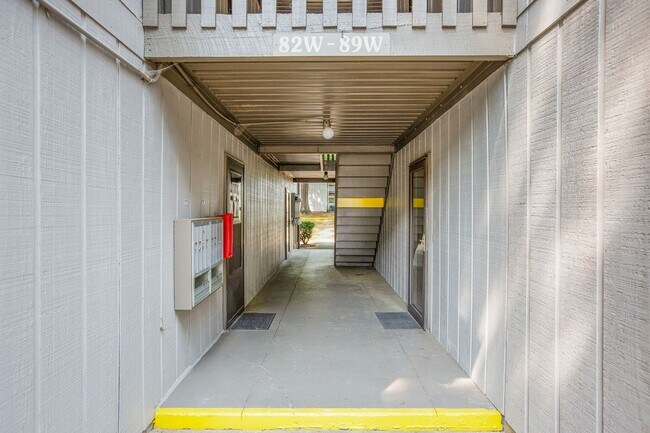 Building Photo - Furnished 1-Bedroom Condo with Modern Updates in Winston-Salem